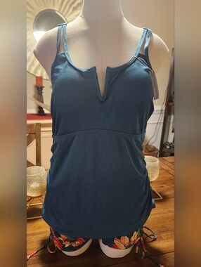 NWT Summer Mae Flower Tankini - Large